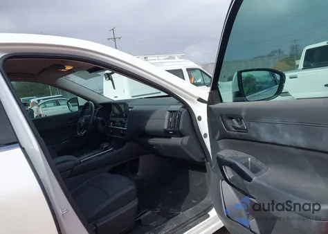 2024 Nissan Pathfinder Sv Fwd z USA, uszkodzony, nr VIN 5N1DR3BA7RC234545